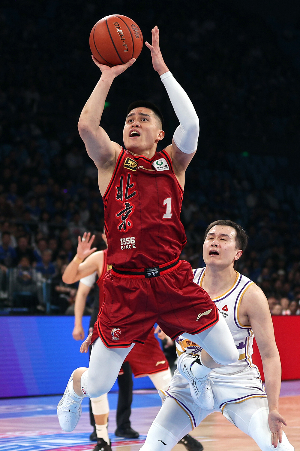 今晨NBA季后赛焦点战，北京首钢遗憾出局，气氛紧张，轮换策略成焦点(nba季后赛特点)