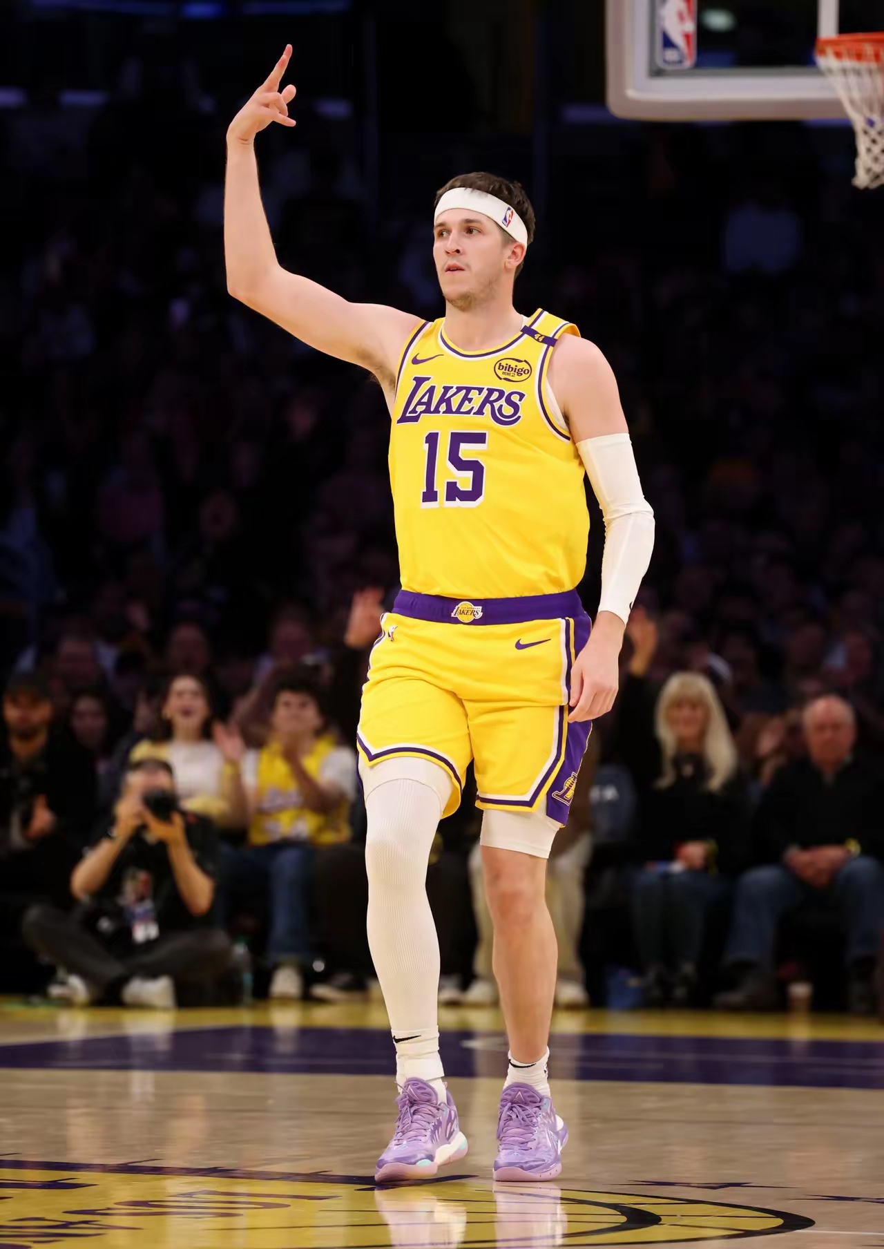 转折点洛杉矶湖人回应争议；欧冠冲刺阶段攻防权衡；赛场秩序良好；轮换策略成焦点的简单介绍