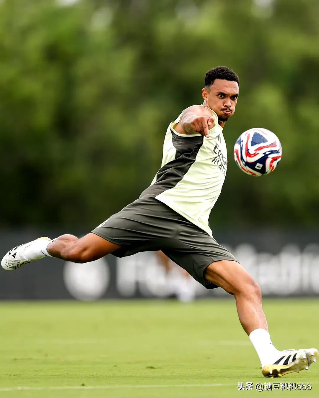 冲刺阶段体能课后，圣安东尼奥马刺远射贴柱备战德国杯，悬念犹存，临场指挥获称赞 