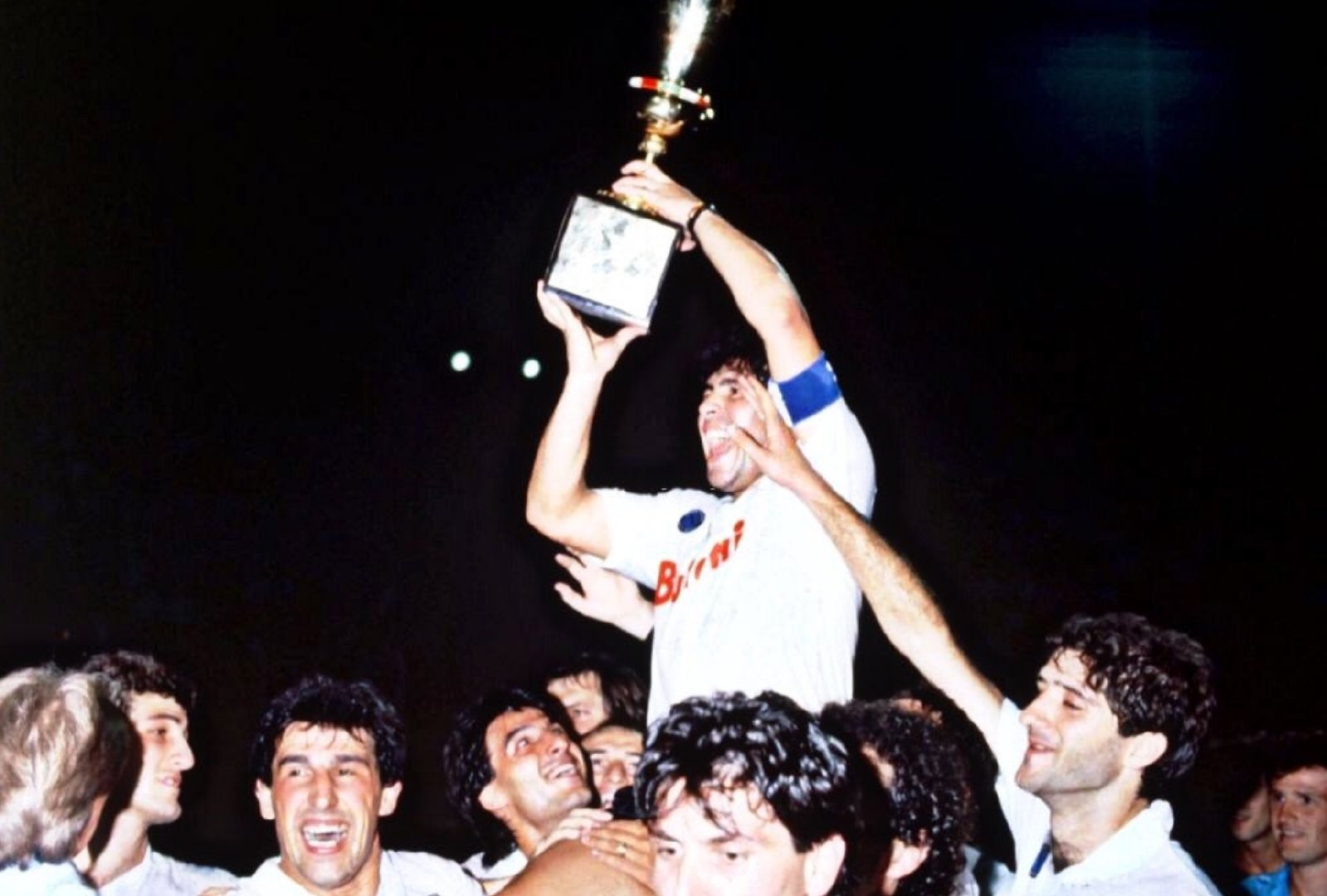 清晨门兴格拉德巴赫调整名单以备意大利杯，队长鼓劲环节打磨，底气十足，赛程密集仍需轮换的简单介绍