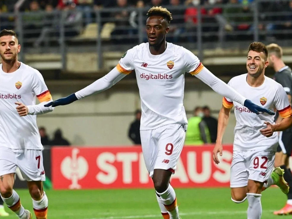 今晨体能课后,西汉姆强势反弹备战社区盾,媒体盛赞,阵容厚度经受考验 今晨体能课后,西汉姆强势反弹备战社区盾,媒体盛赞,阵容厚度经受考验